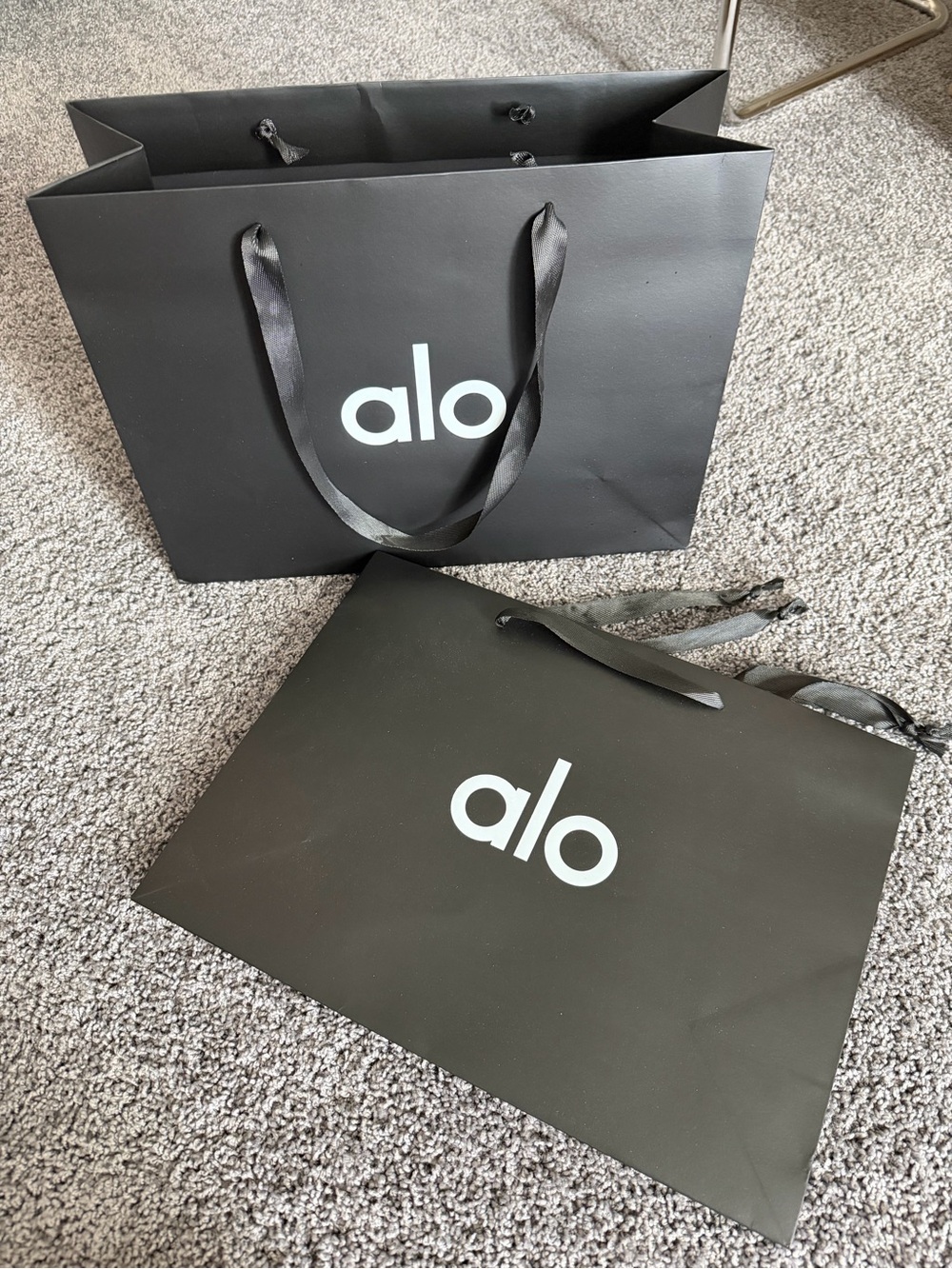 Alo Yoga Black Shopping Gift Bags Set of 2 16x12 Logo Retail Bags